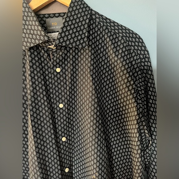 Thomas Dean NWOT Long Sleeved Stylish Shirt in Pristine Condition!! - Picture 6 of 15